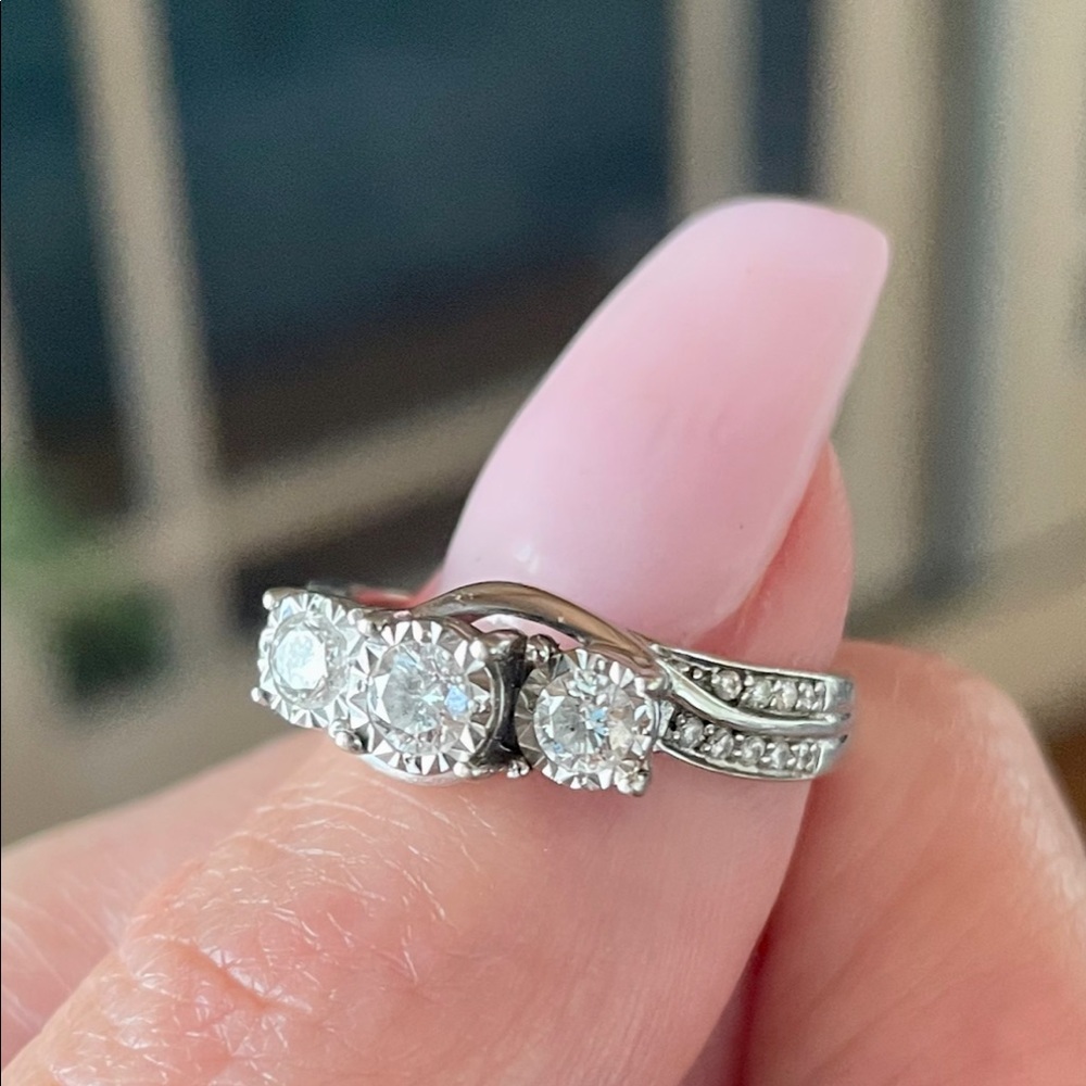 Round Cut Diamond Ring with Diamond accent double band